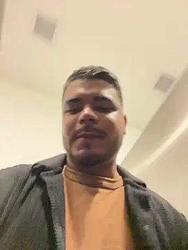 Snapshot of thiagowes chatting on 04.25.26 thiagowes online show from 04.25.26