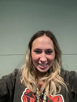 Snapshot of M1ssyk1ssy chatting on 12.30.24 M1ssyk1ssy online show from 12.30.24