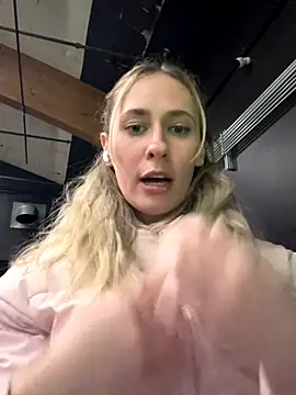 Snapshot of M1ssyk1ssy chatting on 12.01.25 M1ssyk1ssy online show from 12.01.25