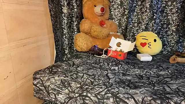 Snapshot of mystical_zara chatting on 02.05.25 mystical zara online show from 02.05.25