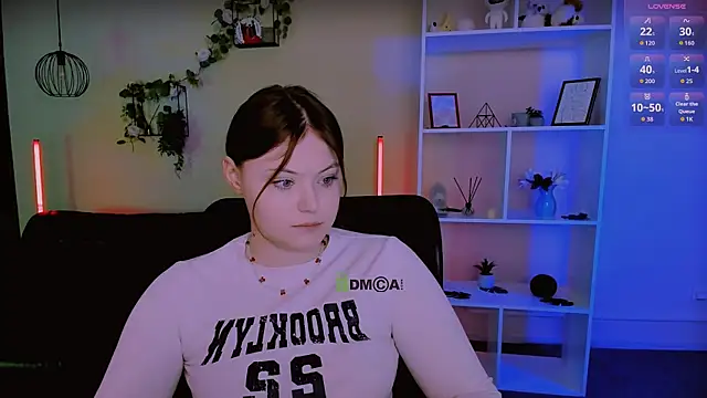 Snapshot of nikole_kitt chatting on 05.25.26 nikole kitt online show from 05.25.26