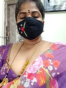 Snapshot of gaurika18 chatting on 06.17.26 gaurika18 online show from 06.17.26