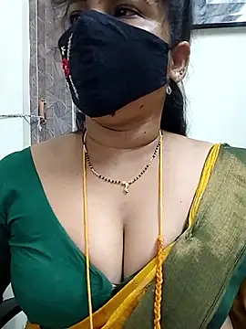 Snapshot of gaurika18 chatting on 06.21.26 gaurika18 online show from 06.21.26