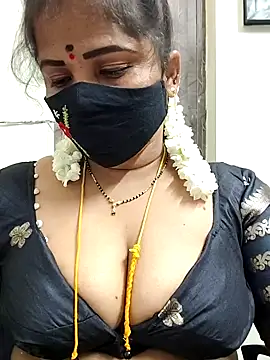 Snapshot of gaurika18 chatting on 06.22.26 gaurika18 online show from 06.22.26
