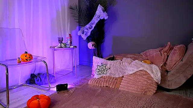 BetsyGonzale online show from 10.30.25