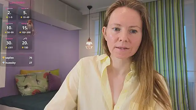 Snapshot of JanePearl chatting on 12.11.24 JanePearl online show from 12.11.24