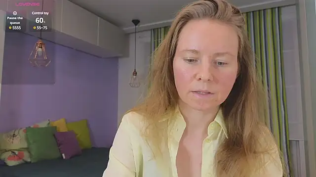 Snapshot of JanePearl chatting on 12.13.24 JanePearl online show from 12.13.24