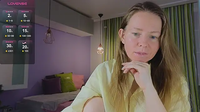 Snapshot of JanePearl chatting on 02.01.25 JanePearl online show from 02.01.25