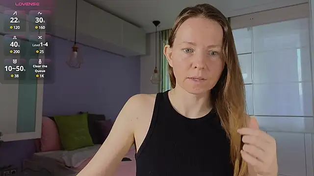 Snapshot of JanePearl chatting on 02.05.25 JanePearl online show from 02.05.25