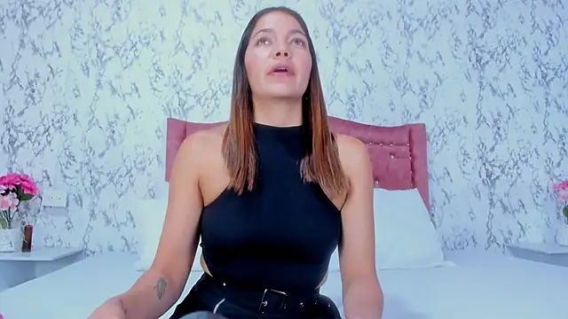 Mia Malkovaa  online show from 02.27.26