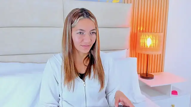Mia Malkovaa  online show from 05.05.26