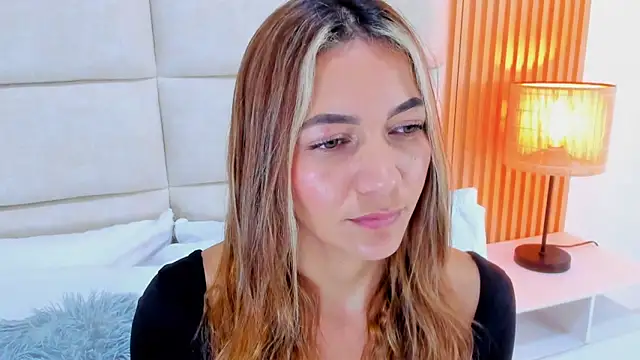 Mia Malkovaa  online show from 05.20.26