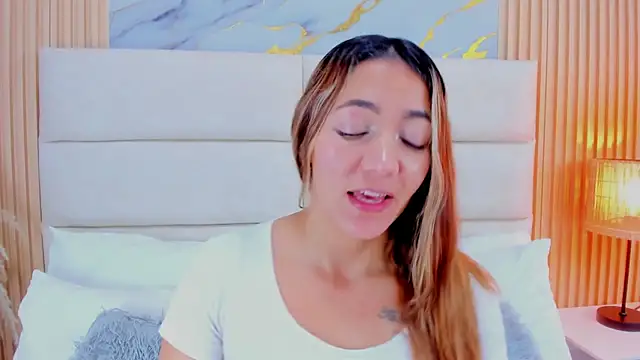 Mia Malkovaa  online show from 08.04.26