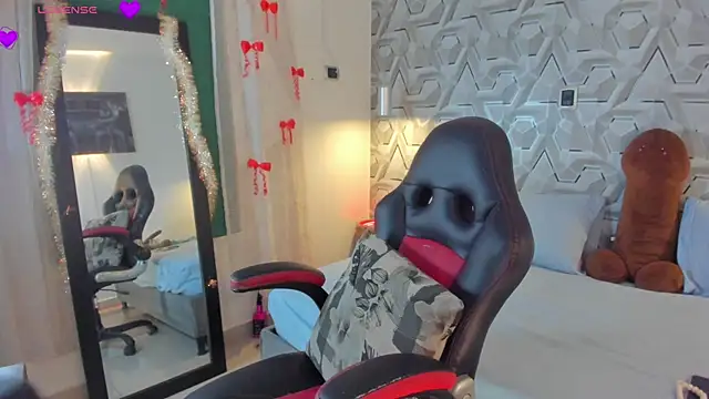 Sophiee Hill online show from 05.02.26