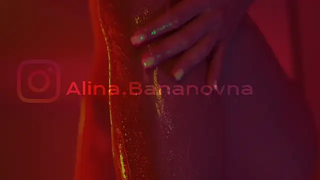 Snapshot of HeyBananas chatting on 10.08.25 HeyBananas online show from 10.08.25