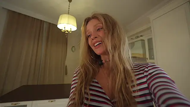 Snapshot of HeyBananas chatting on 11.16.25 HeyBananas online show from 11.16.25