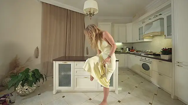 Snapshot of HeyBananas chatting on 11.30.25 HeyBananas online show from 11.30.25