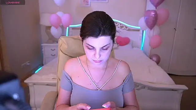 MirandaWong online show from 02.17.25