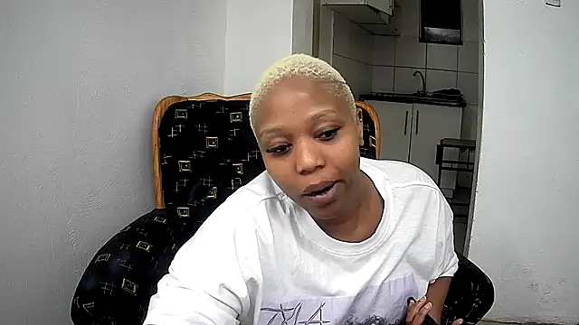 GoldenPussyXOXO online show from 02.17.26