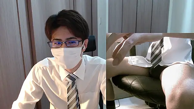 Snapshot of ryota_kkk chatting on 09.30.25 ryota kkk online show from 09.30.25