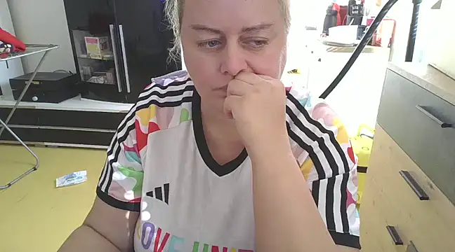 Meliss Official9 online show from 02.20.25