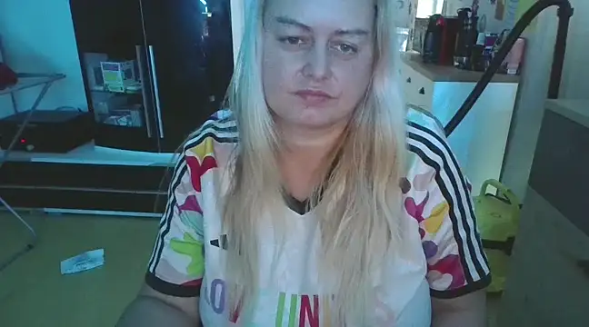 Meliss Official9 online show from 02.20.25