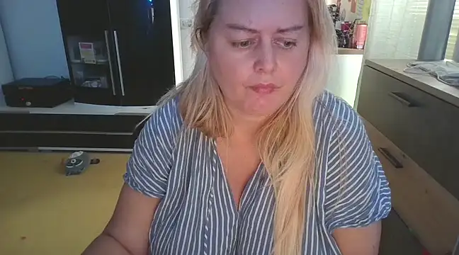 Meliss Official9 online show from 02.25.25