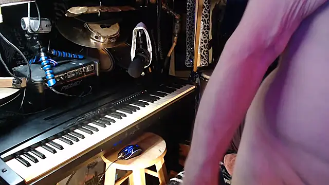 Snapshot of DREAMZ420 chatting on 10.13.25 DREAMZ420 online show from 10.13.25