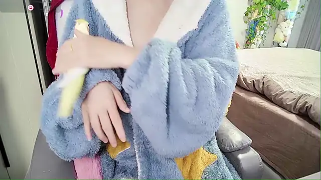 Snapshot of Xiaoyu-G chatting on 10.28.25 Xiaoyu-G online show from 10.28.25