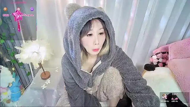 Snapshot of Xiaoyu-G chatting on 12.18.25 Xiaoyu-G online show from 12.18.25