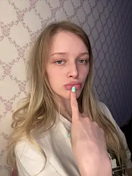 Evvie Summn1 online show from 04.24.26