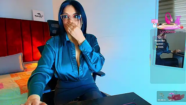 Zuzana21 online show from 10.28.25