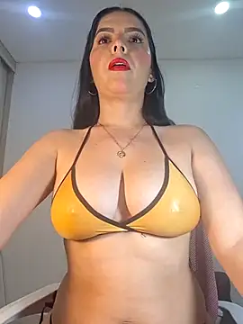 Snapshot of Anal_Luucia chatting on 02.20.26 Anal Luucia online show from 02.20.26