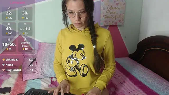 Snapshot of Mily_Miley chatting on 01.28.25 Mily Miley online show from 01.28.25