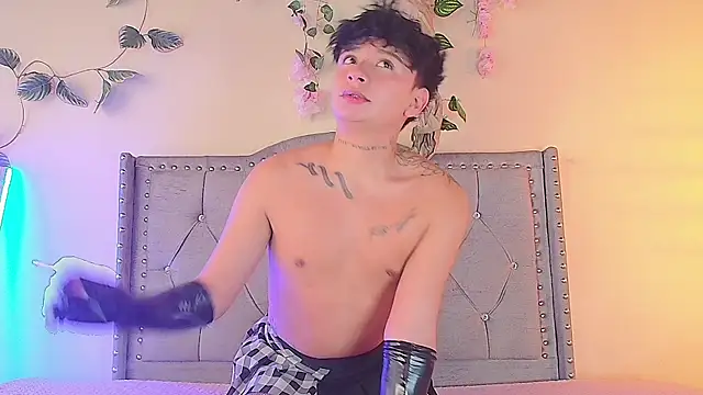 Snapshot of daimond_01 chatting on 01.08.26 daimond 01 online show from 01.08.26