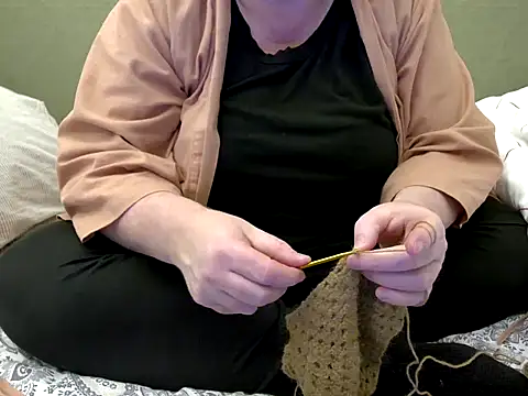 Snapshot of MarthaBriest chatting on 11.11.25 MarthaBriest online show from 11.11.25