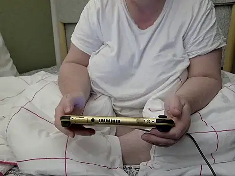 Snapshot of MarthaBriest chatting on 11.14.25 MarthaBriest online show from 11.14.25