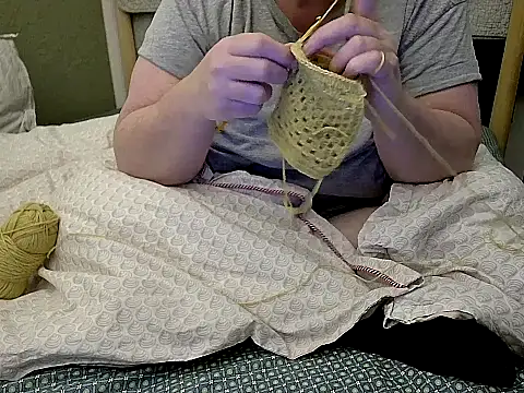 Snapshot of MarthaBriest chatting on 12.05.25 MarthaBriest online show from 12.05.25