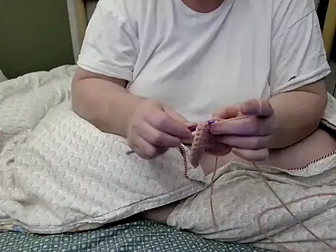 Snapshot of MarthaBriest chatting on 12.20.25 MarthaBriest online show from 12.20.25