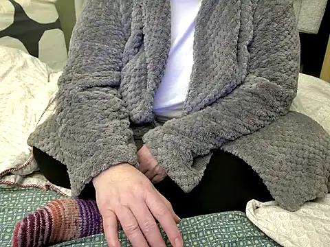 Snapshot of MarthaBriest chatting on 12.22.25 MarthaBriest online show from 12.22.25