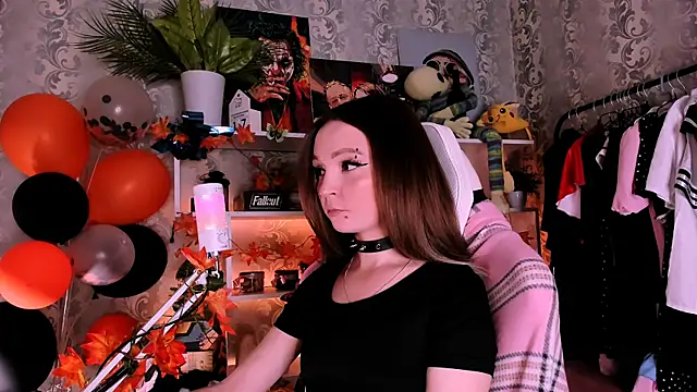 Snapshot of _AsyaSweet chatting on 11.18.25 AsyaSweet online show from 11.18.25