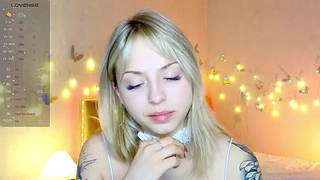 Snapshot of lavenderluxe chatting on 01.04.25 lavenderluxe online show from 01.04.25