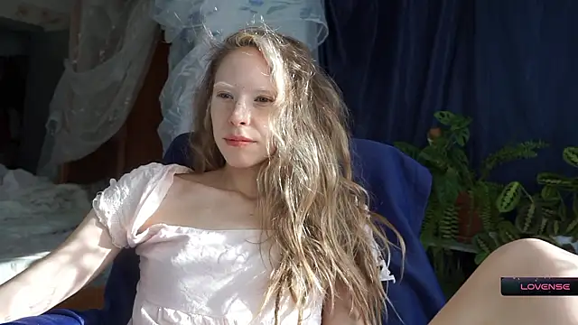 Snapshot of _Phantom_thread_ chatting on 02.25.26 Phantom thread online show from 02.25.26