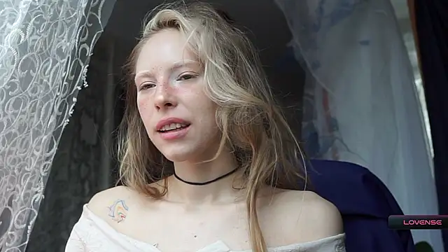 Snapshot of _Phantom_thread_ chatting on 03.12.26 Phantom thread online show from 03.12.26