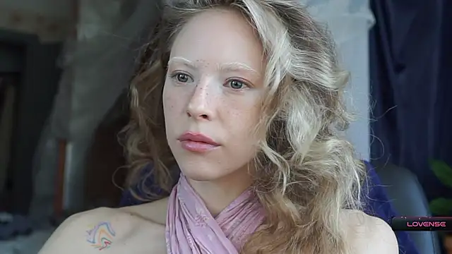 Snapshot of _Phantom_thread_ chatting on 03.14.26 Phantom thread online show from 03.14.26