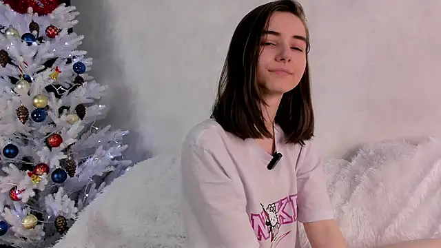 Snapshot of MeghanElson chatting on 12.28.24 MeghanElson online show from 12.28.24