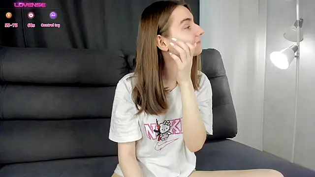 Snapshot of MeghanElson chatting on 03.21.25 MeghanElson online show from 03.21.25