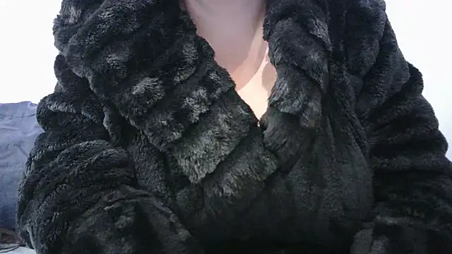 Snapshot of busty-bella1 chatting on 09.29.25 busty-bella1 online show from 09.29.25