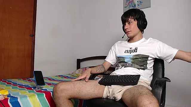 Snapshot of Huge_latin_cock chatting on 12.17.24 Huge latin cock online show from 12.17.24