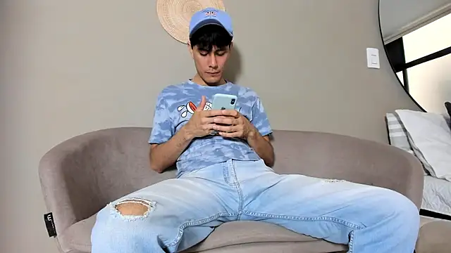 Snapshot of Huge_latin_cock chatting on 02.09.25 Huge latin cock online show from 02.09.25